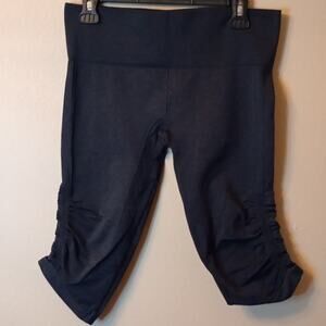 LuluLemon Athletic Activewear athleisure cropped short cinched leggings Size M